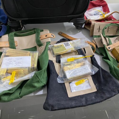 PF seizes 77kg of gold in plane escorted by police officers in SP
