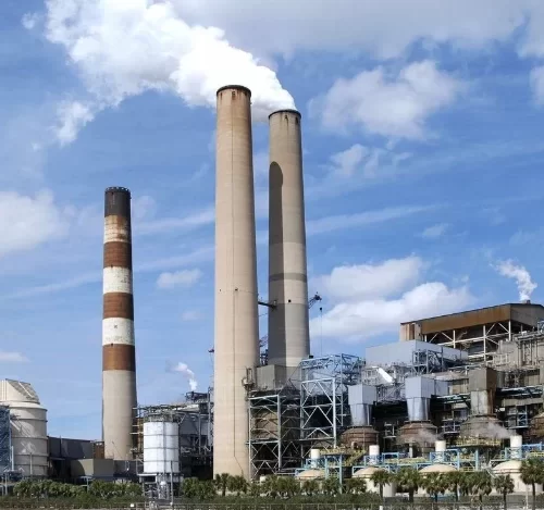 Complexo térmico Jorge Lacerda (SC), 857 MW. Composto por três usinas, a primeira em operação desde 1965