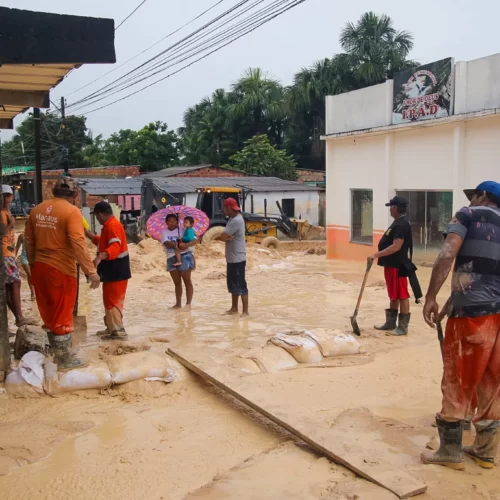 Extreme weather leaves Manaus with eight dead and a trail of destruction