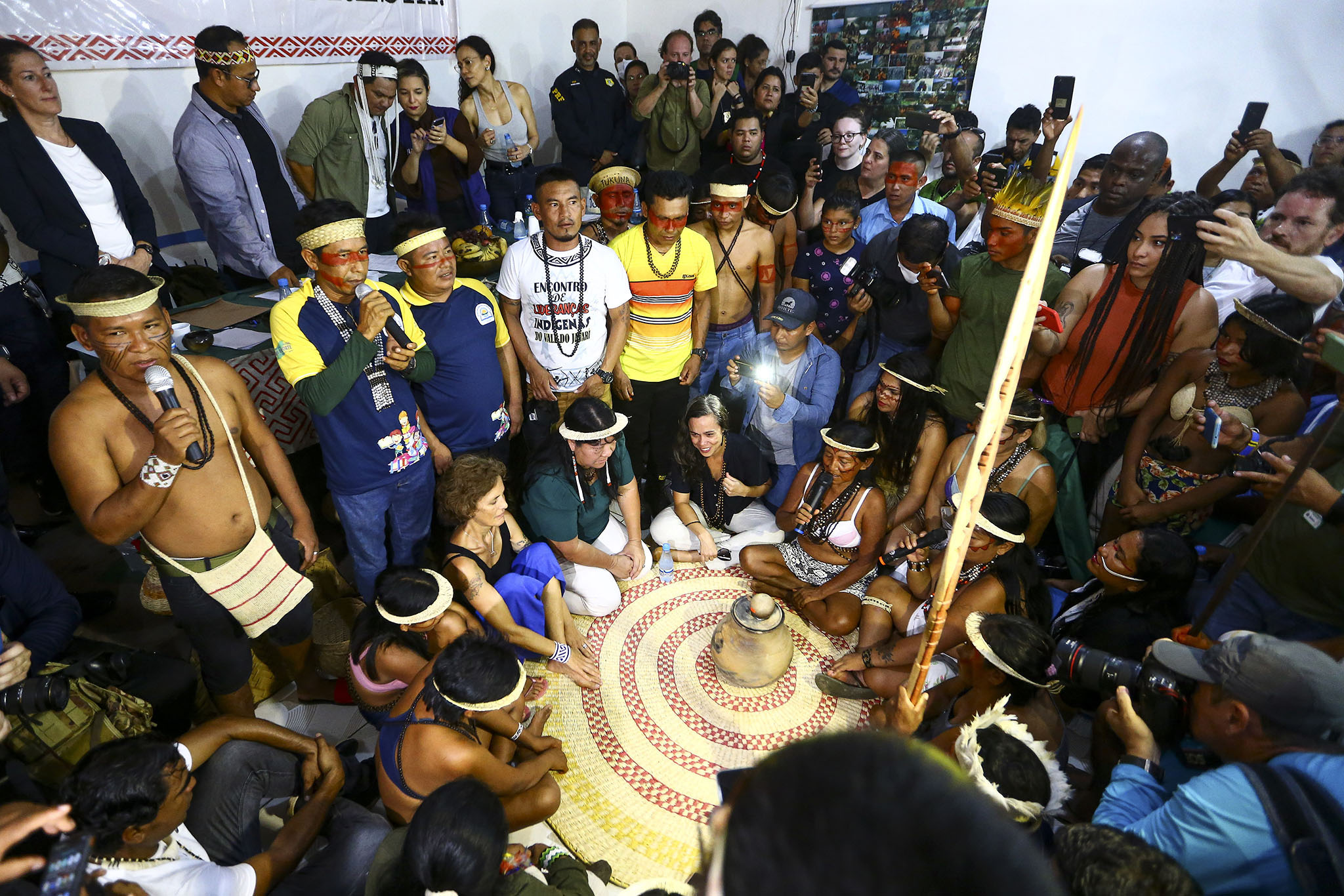 Comitiva do governo federal visita a União dos Povos Indígenas do Vale do Javari (Univaja), para anunciar a retomada de ações de proteção a povos indígenas.